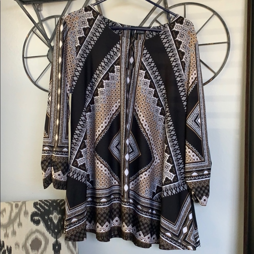 brown and black work tee